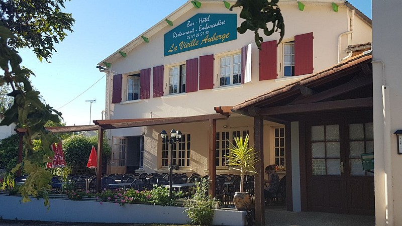 L'hôtel-restaurant "La Vieille Auberge" à Sansais-La Garette