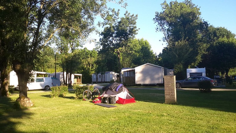 Le camping "Le Martin-Pêcheur" à Magné