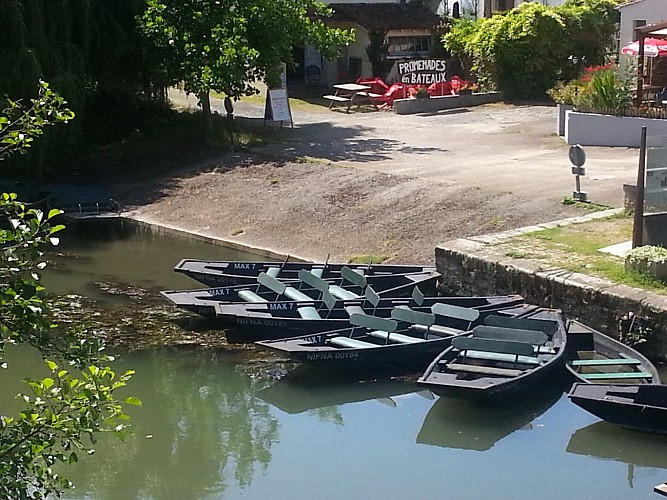 L'embarcadère "Loisirs du Marais" à Sansais-La Garette