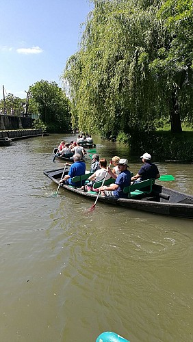 2. Un train de barques