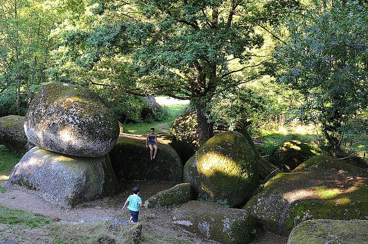 Jardin des Chirons - Rocher Branlant