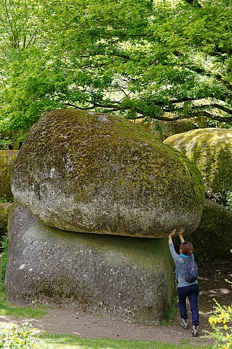 Jardin des Chirons - Rocher Branlant