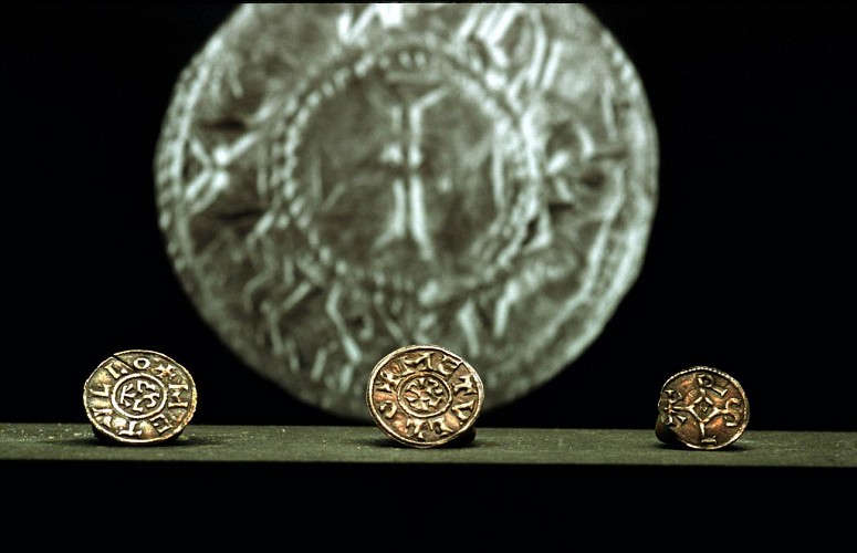 Deniers-emis-a-Melle-JPH-MARNAIS