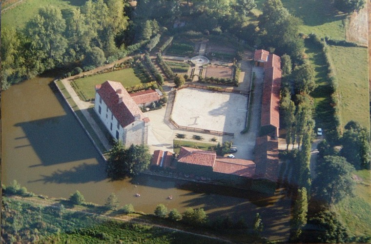 montravers-logis-vieux-deffend-04110401