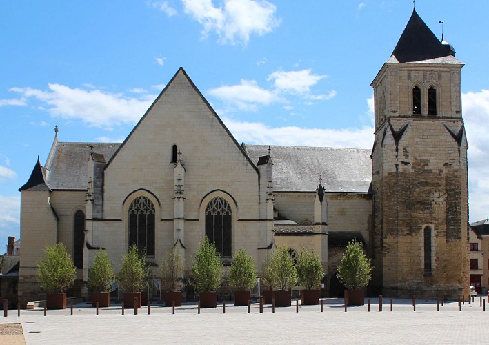 église St Médard patrimoine Thouars.JPG_1