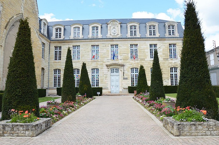 hôtel de ville mairie patrimoine Thouars Nouvelle Aquitaine .JPG_1