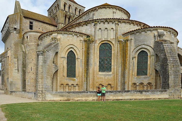 Eglise abbatiale de St Jouin de Marnes