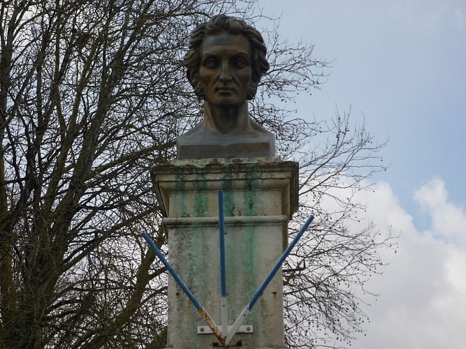 Le buste de René Caillié à Mauzé-sur-le-Mignon