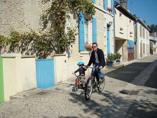 Sansais-La Garette et son village-rue