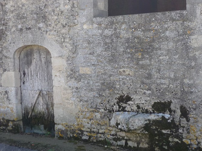 Une pierre d'évier rue de l'Ancien Four