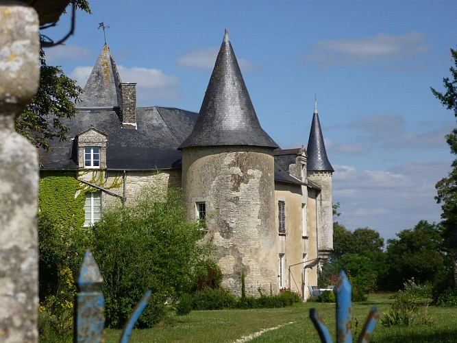 Le château de Péré-en-Forêt
