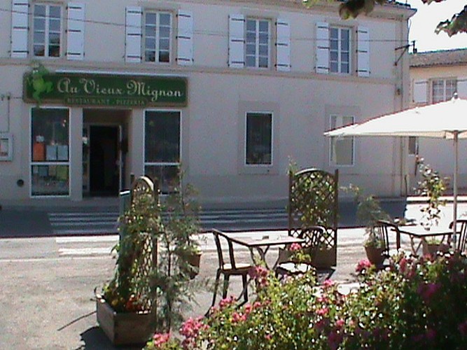Le restaurant "Au Vieux Mignon" à Saint-Hilaire-la-Palud