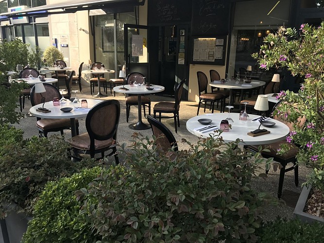 photo-terrasse-devant-14-juillet-2019