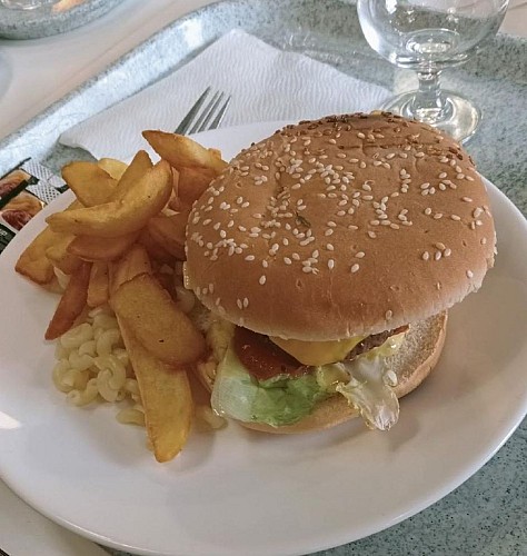 Restaurant Cafeteria Le Thouet cuisine rapide Ste Verge Thouars Thouarsais