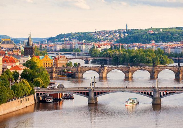 Guided boat tour on the Vltava and visit of the Prague zoo