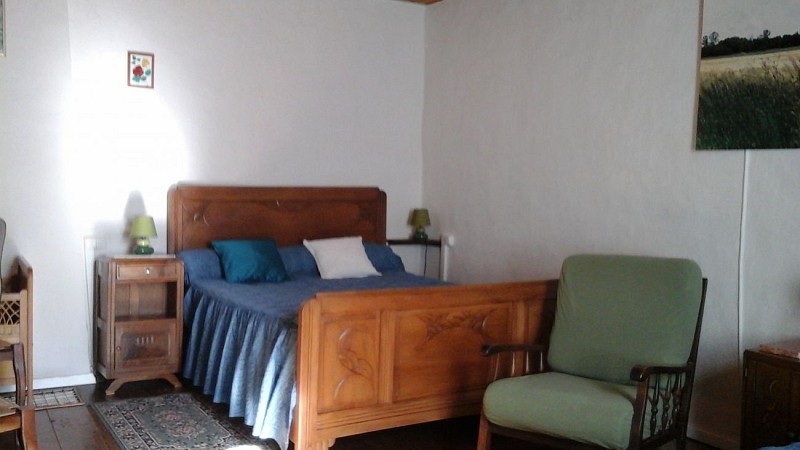 Une petite chambre côté cheminée