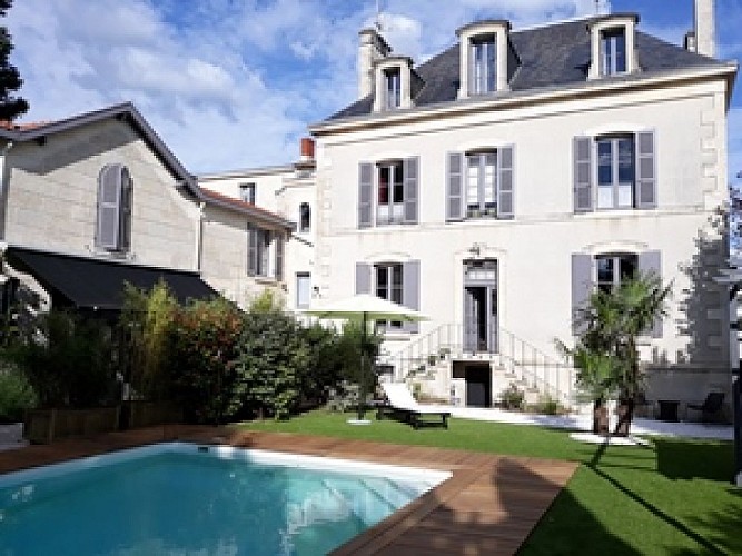 La maison "La Porte Rouge", studios meublés à Niort