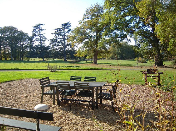 la vue sur le parc depuis la terrasse