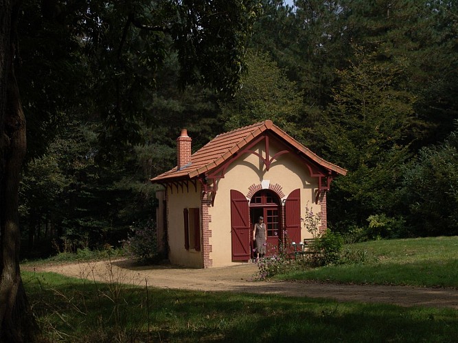 Le Pavillon au milieu des bois