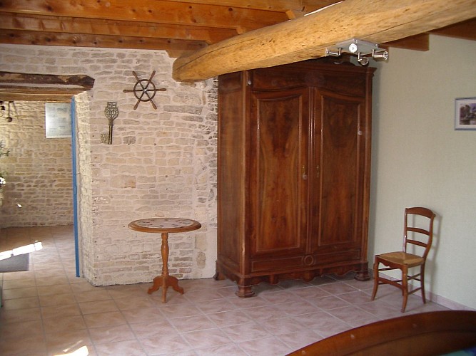 RDC Chambre du bas vue vers la cuisine