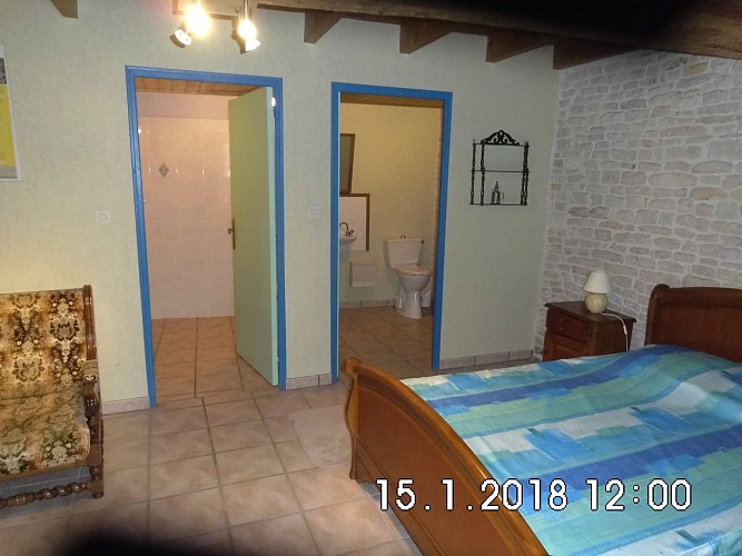 RDC Chambre du bas vue de la cuisine