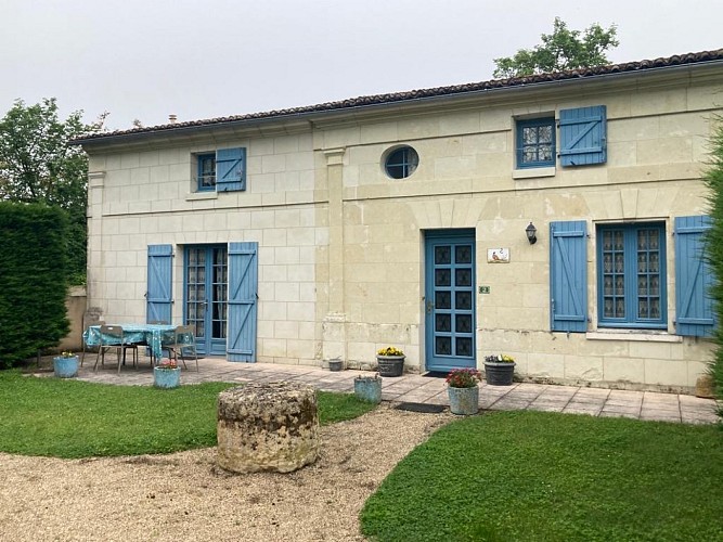 Meuble hebergement gite bleu mets Brunet Tourtenay Thouarsais Deux Sevres