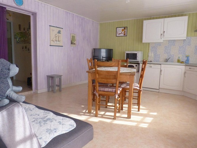 La cuisine, salon-séjour