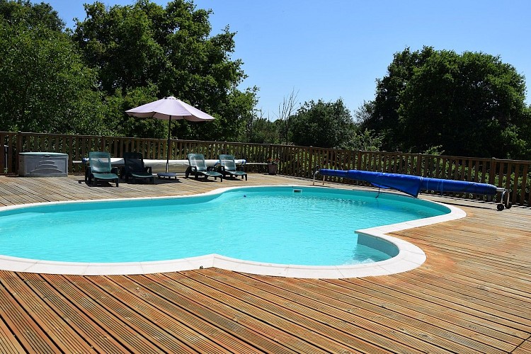 moutiers-sous-argenton-gite-domaine-angelou-piscine