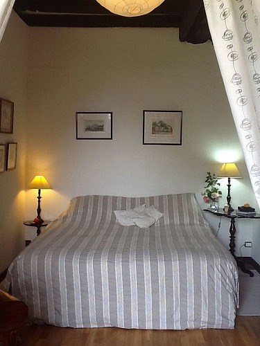 mauleon-st-aubin-de-baubigne-gite-les-guyonnieres-chambre2.jpg_3