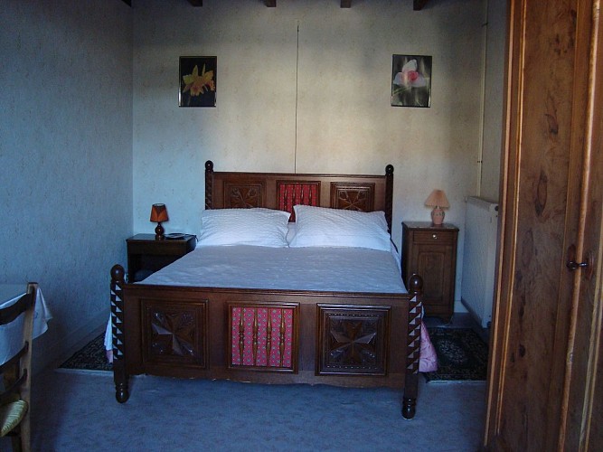 genneton-gite-les-3-roses-chambre1.JPG_2