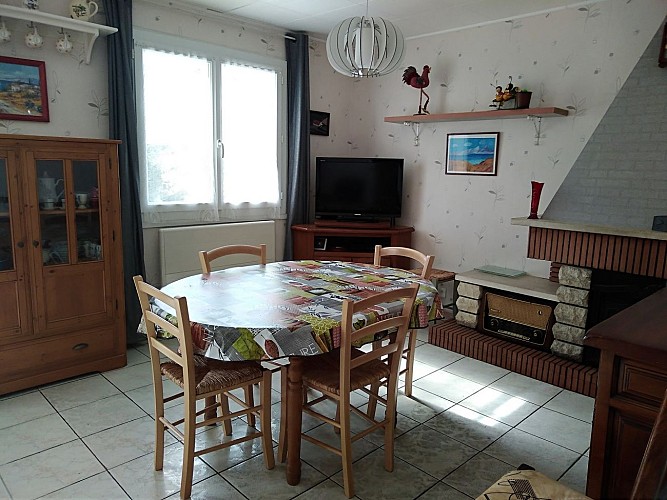 trayes-gite-mesange-bleue-salle-a-manger.jpg_10