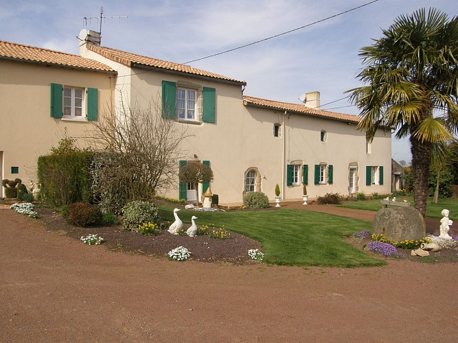 Beaulieu-sous-Bressuire-La Gareliere-facade-sit.jpg_1