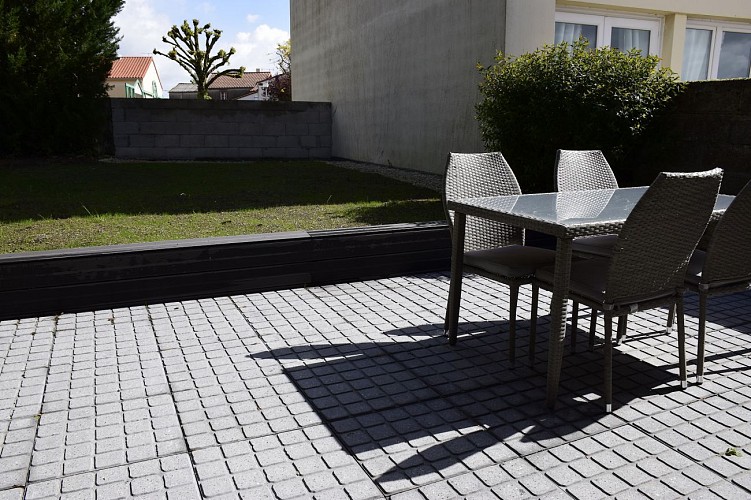 la-chapelle-largeau-gite-le-petit-logis-terrasse