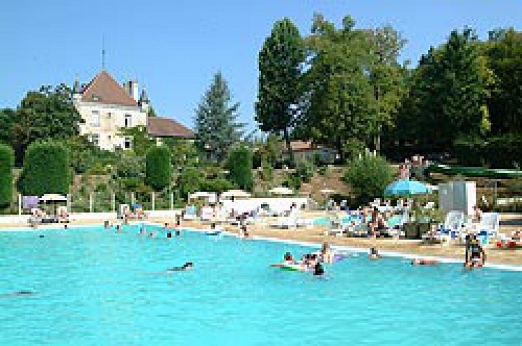 Champs Romain - Camping Château le Verdoyer 2