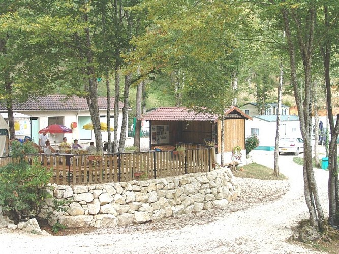 Camping le Roc de Lavandre_terrasse