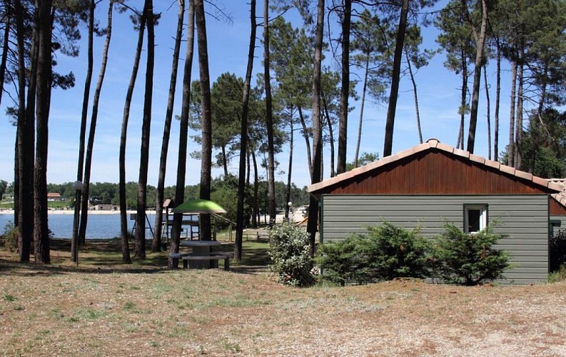 Caste_chalets_aire_jeux