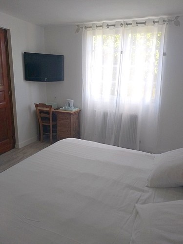 3-Chambre-au-rez-de-chaussee-pour-2-personnes-salle-d-eau-privative-wc