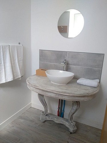 1-Chambre-au-rez-de-chaussee-pour-2--salle-d-eau-privative-et-WC-independant