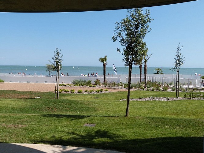 Front de mer plage centrale, neuf et tout confort dans résidence avec piscine, jacuzzi et accès direct à la plage