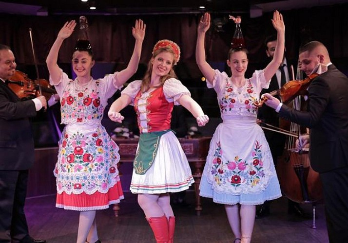 Dîner-croisière sur le Danube avec spectacles traditionnels - Budapest