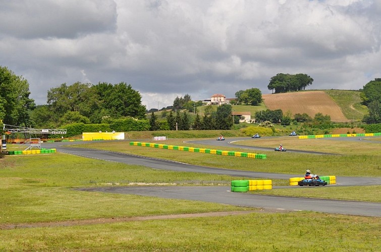 kartagen-karting-layrac-circuit-destination-agen-tourisme