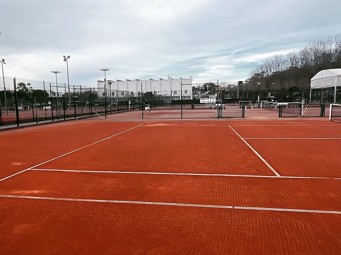 Terrain de tennis