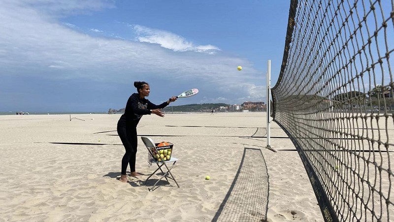 Beach tennis