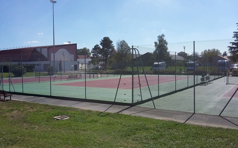 Tennis Club Sauveterre 1440x900.