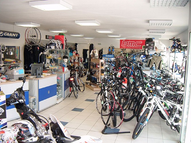 Cycles-Poppe-magasin-Mauleon-64-1-MODIFF