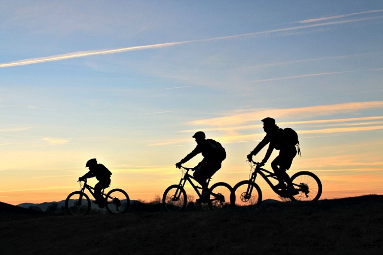 VTT-coucher-de-soleil---Pyrenees-Plaisir-