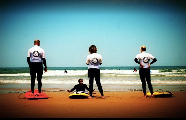 surf-with-charlie--biarritz