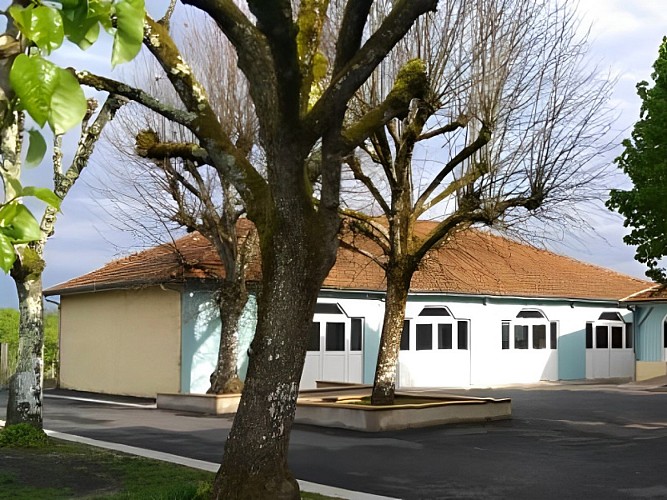 Salle communale de Saint-Gènes-de-Lombaud