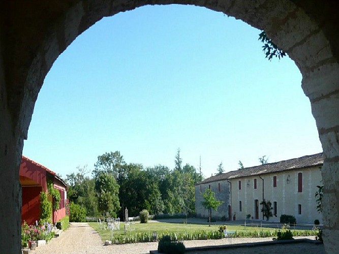 Château La Loubière cour