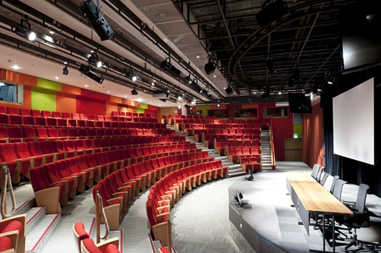 Cité-mondiale-centre-de-congrés_w